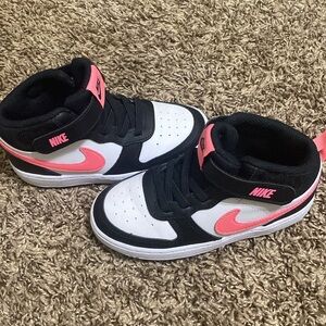 Toddler Girls Nike Court Borough mid 2 size 10c like New.